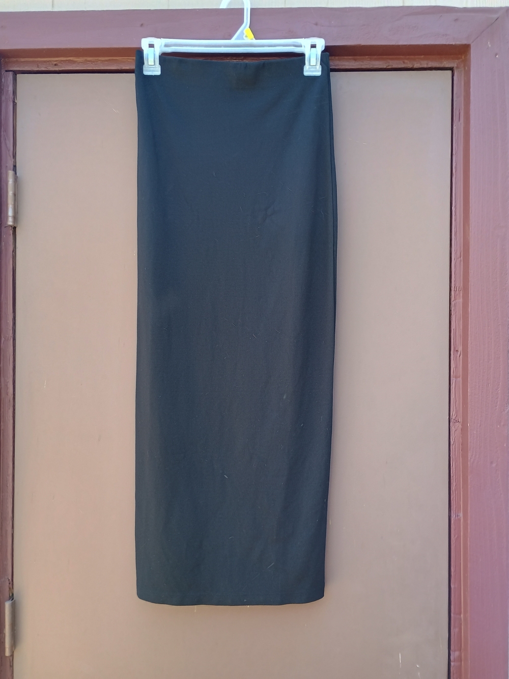 Sleek Black Pencil Midi Skirt